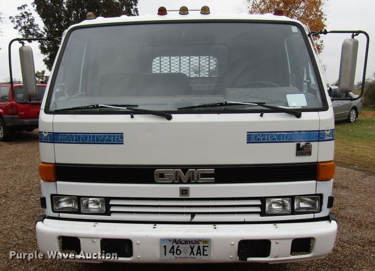 image for item DG6663 1994 Isuzu NPR flatbed truck