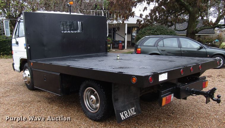 image for item DG6663 1994 Isuzu NPR flatbed truck