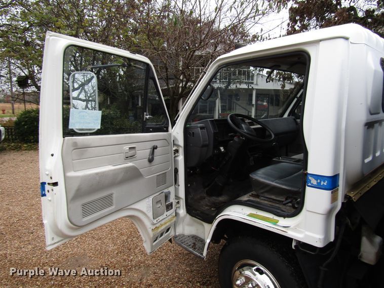 image for item DG6663 1994 Isuzu NPR flatbed truck