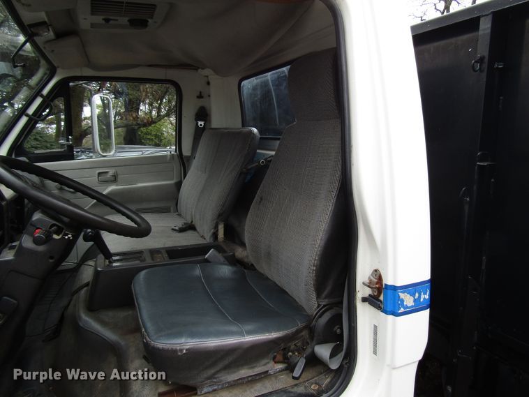 image for item DG6663 1994 Isuzu NPR flatbed truck