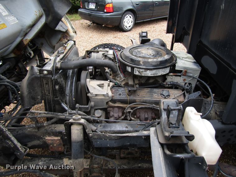 image for item DG6663 1994 Isuzu NPR flatbed truck