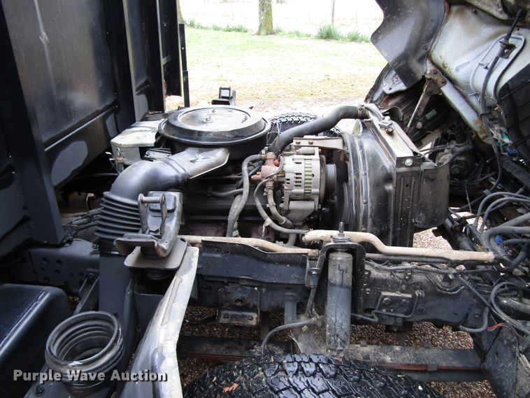 image for item DG6663 1994 Isuzu NPR flatbed truck