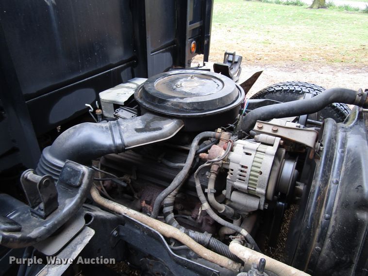 image for item DG6663 1994 Isuzu NPR flatbed truck