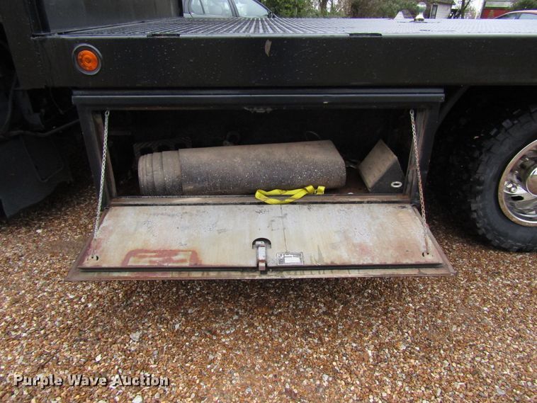 image for item DG6663 1994 Isuzu NPR flatbed truck