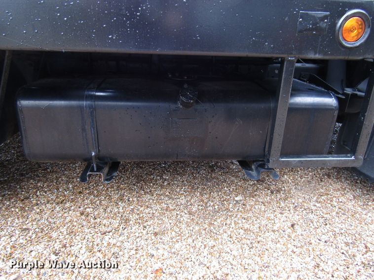 image for item DG6663 1994 Isuzu NPR flatbed truck