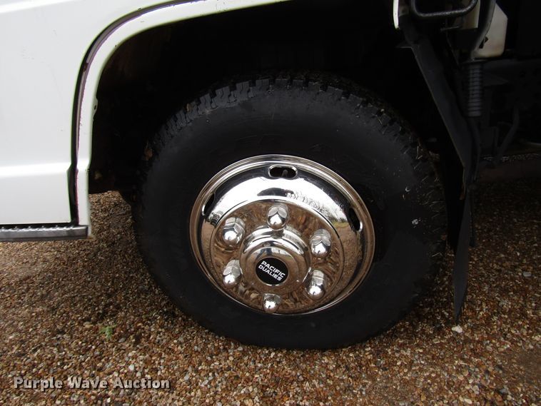 image for item DG6663 1994 Isuzu NPR flatbed truck