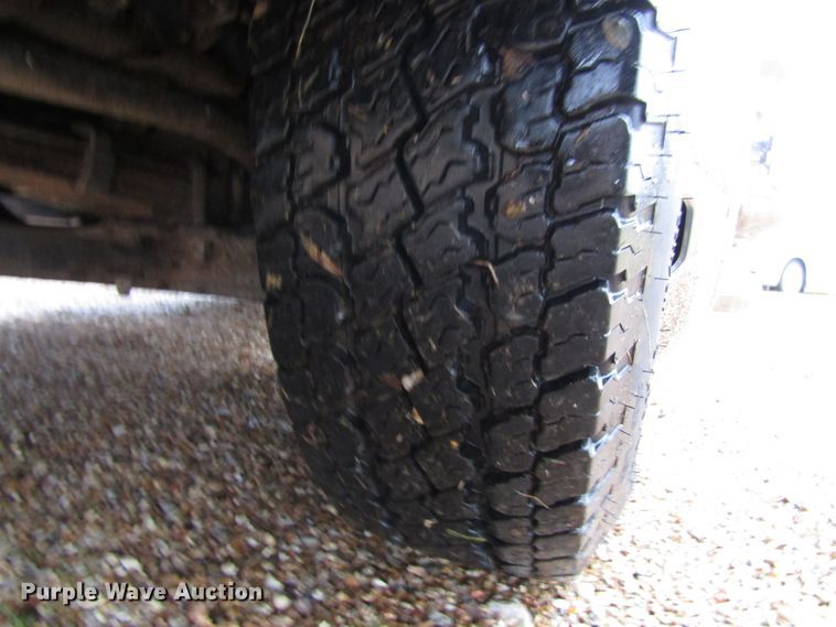 image for item DG6663 1994 Isuzu NPR flatbed truck