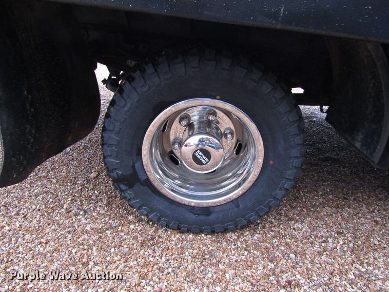 image for item DG6663 1994 Isuzu NPR flatbed truck