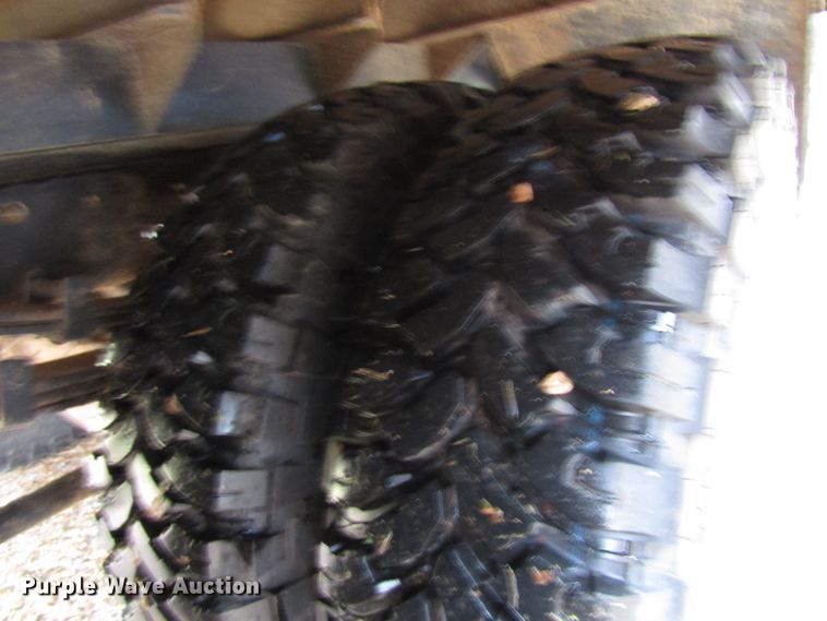 image for item DG6663 1994 Isuzu NPR flatbed truck