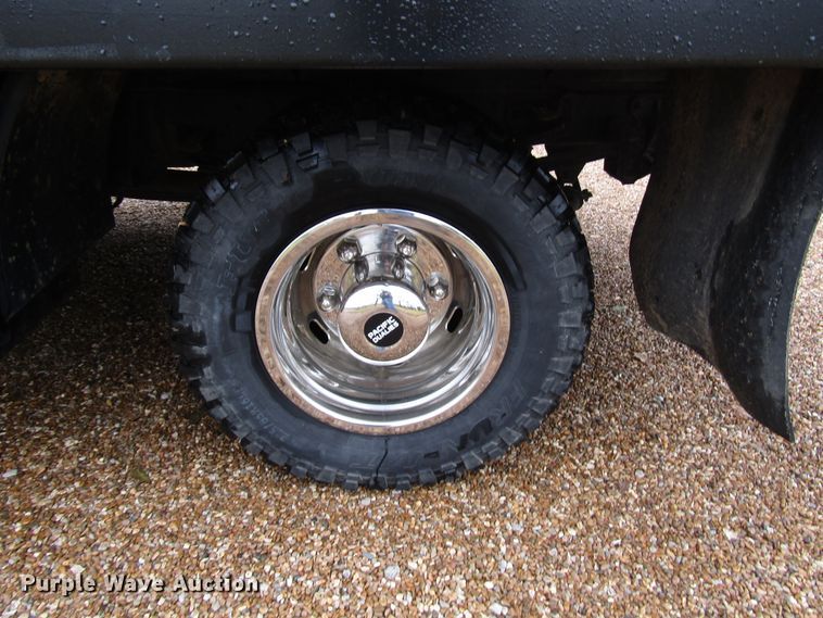 image for item DG6663 1994 Isuzu NPR flatbed truck