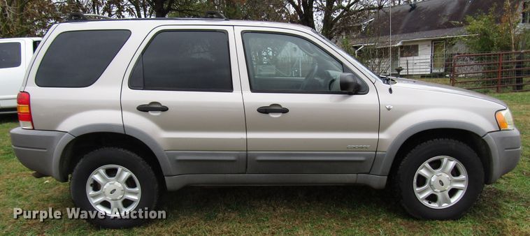 image for item DG6664 2001 Ford Escape SUV