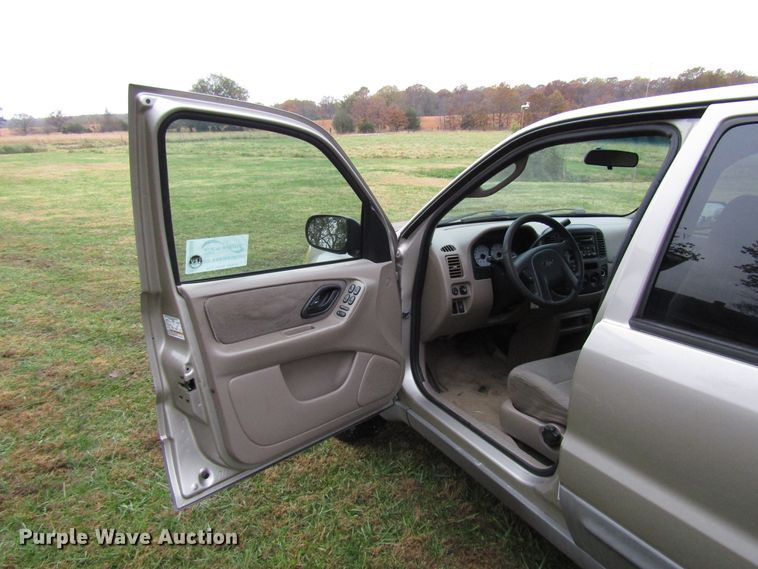 image for item DG6664 2001 Ford Escape SUV