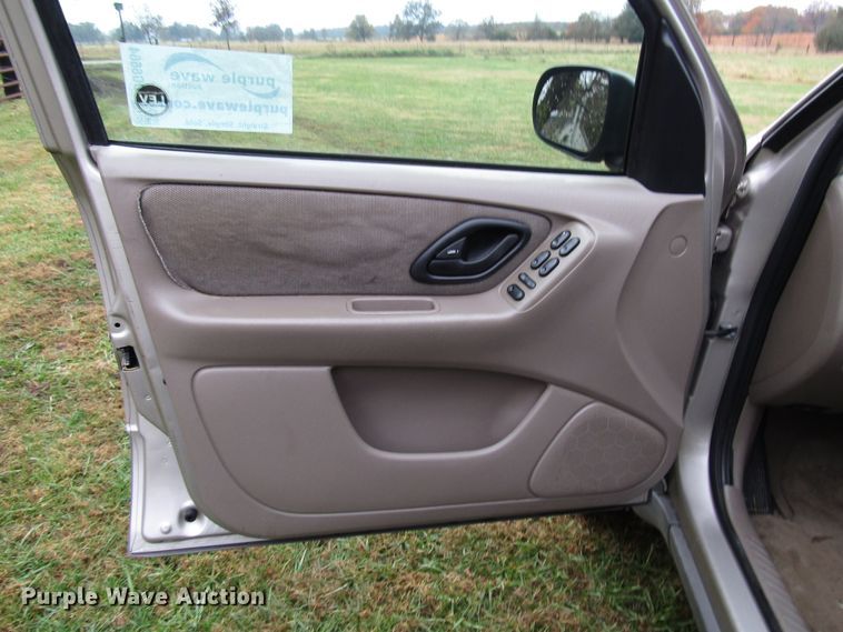 image for item DG6664 2001 Ford Escape SUV