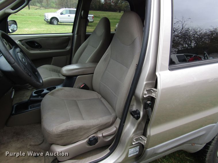 image for item DG6664 2001 Ford Escape SUV