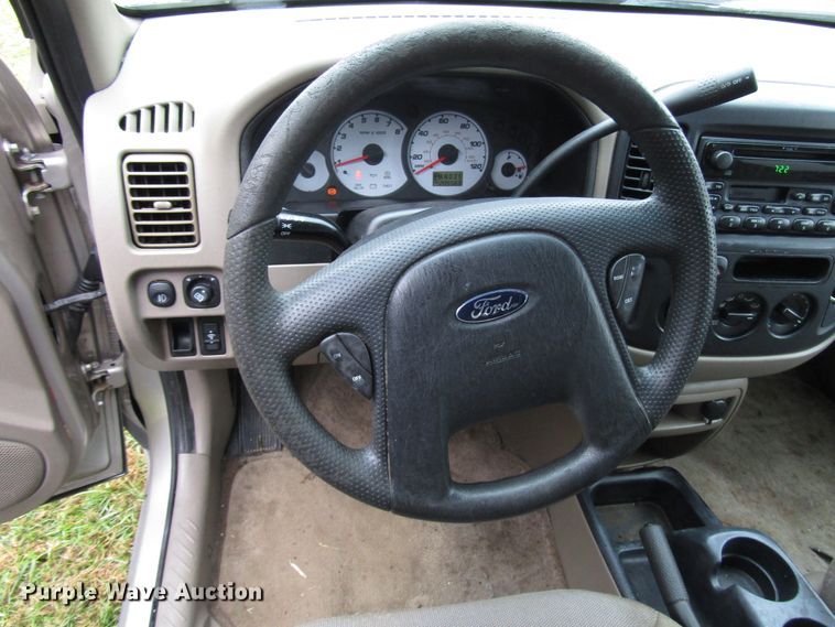 image for item DG6664 2001 Ford Escape SUV