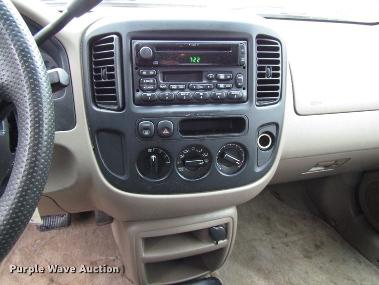 image for item DG6664 2001 Ford Escape SUV