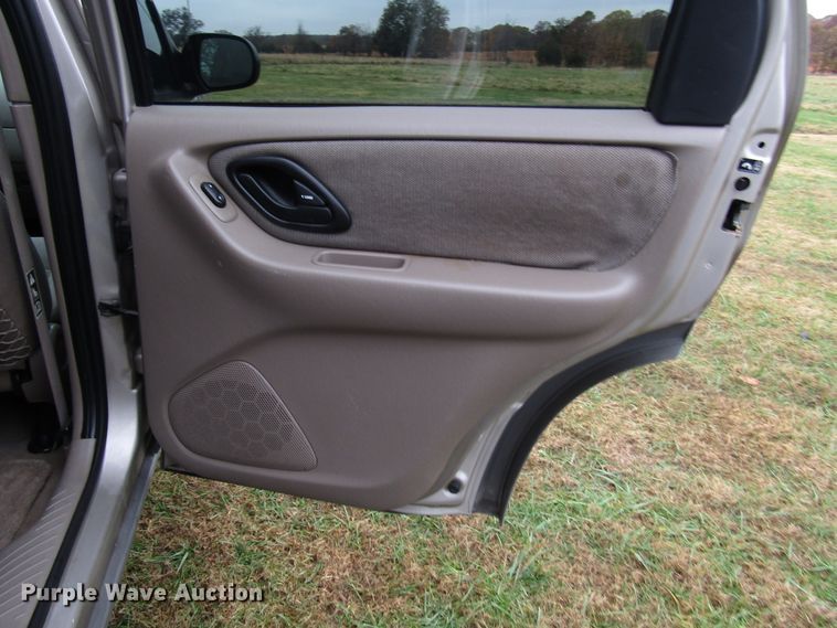 image for item DG6664 2001 Ford Escape SUV