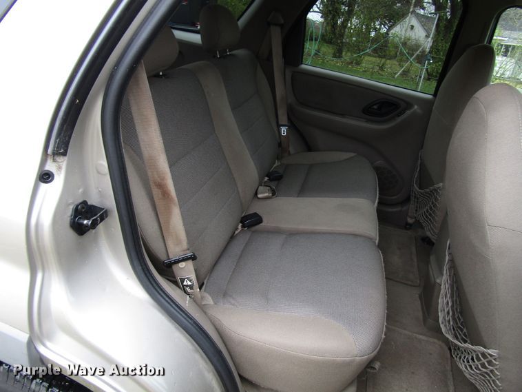 image for item DG6664 2001 Ford Escape SUV