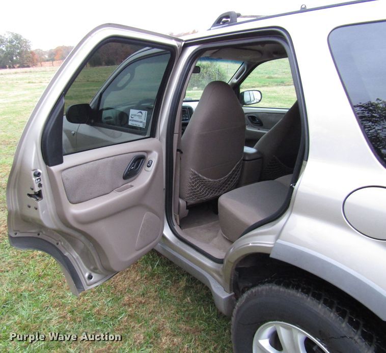 image for item DG6664 2001 Ford Escape SUV