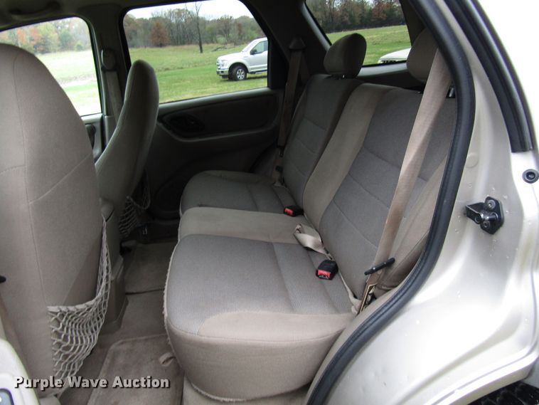 image for item DG6664 2001 Ford Escape SUV