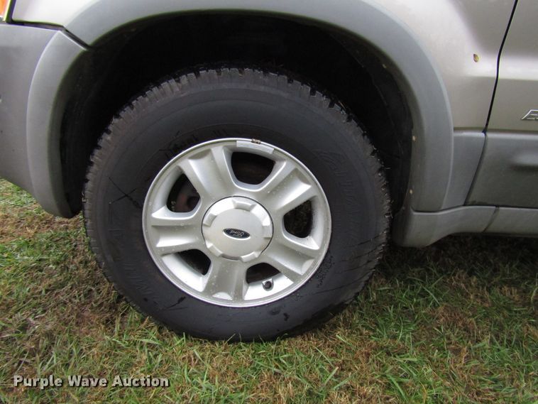 image for item DG6664 2001 Ford Escape SUV