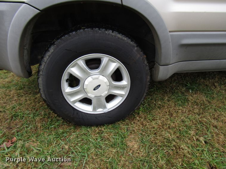 image for item DG6664 2001 Ford Escape SUV