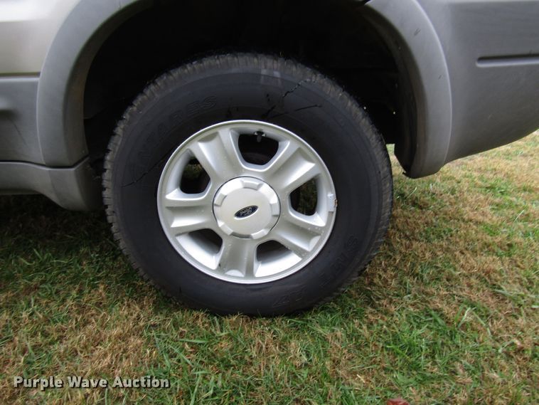 image for item DG6664 2001 Ford Escape SUV