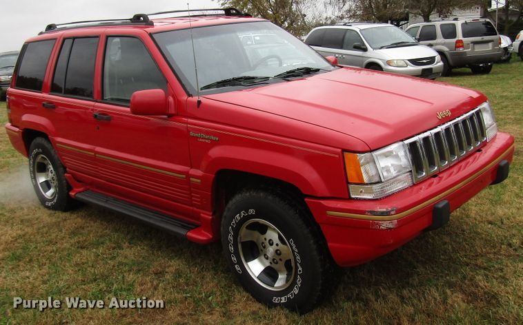 image for item DG6667 1995 Jeep Cherokee SUV