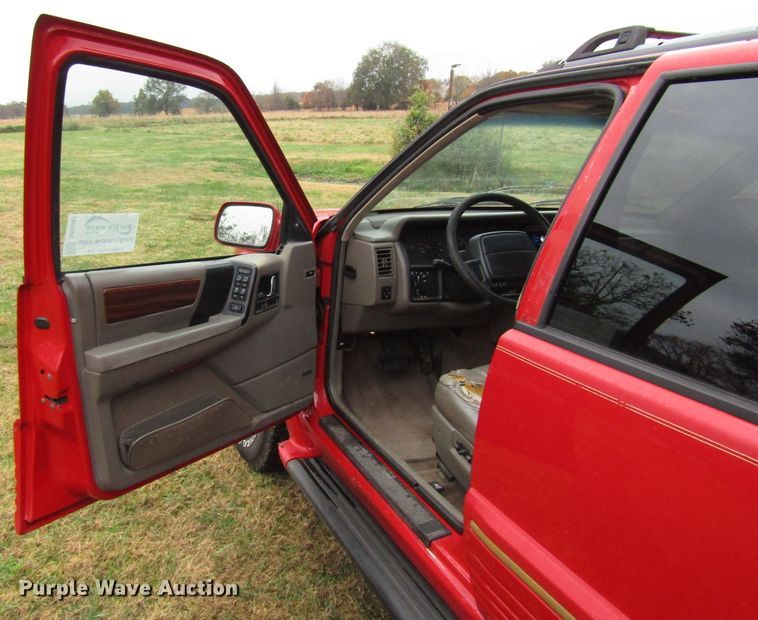 image for item DG6667 1995 Jeep Cherokee SUV