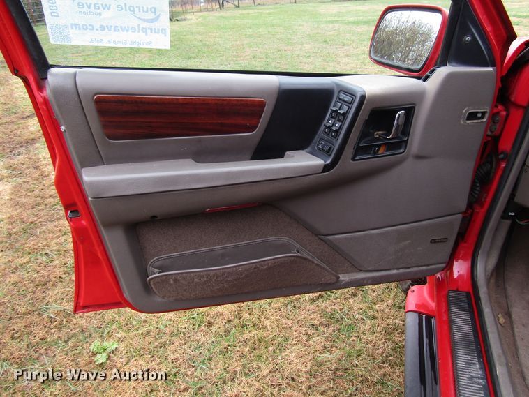 image for item DG6667 1995 Jeep Cherokee SUV