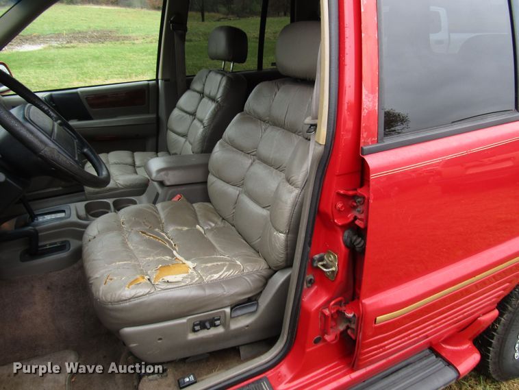 image for item DG6667 1995 Jeep Cherokee SUV