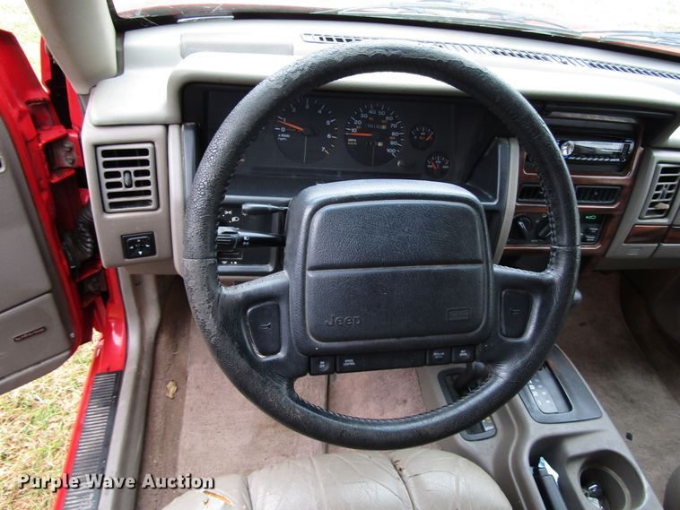 image for item DG6667 1995 Jeep Cherokee SUV