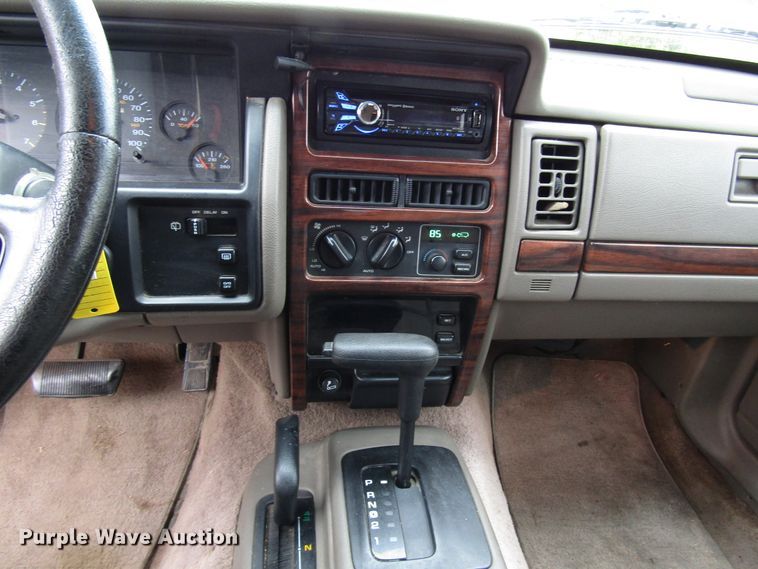 image for item DG6667 1995 Jeep Cherokee SUV