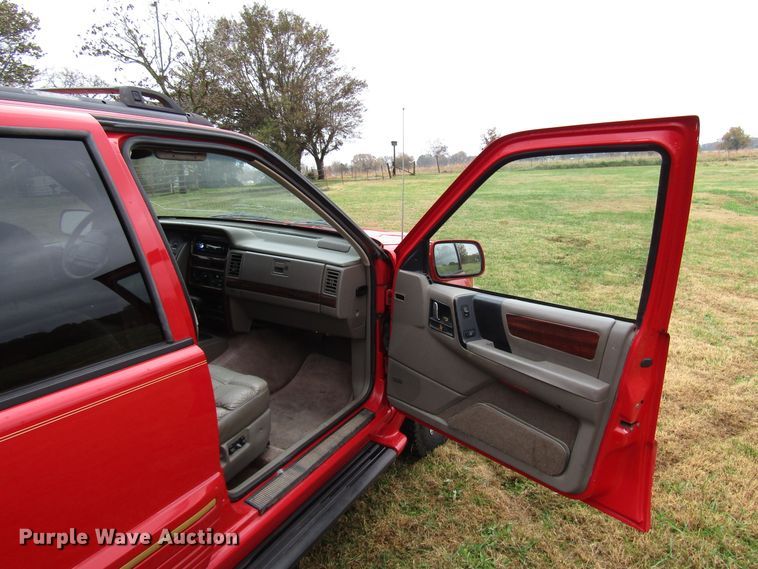 image for item DG6667 1995 Jeep Cherokee SUV