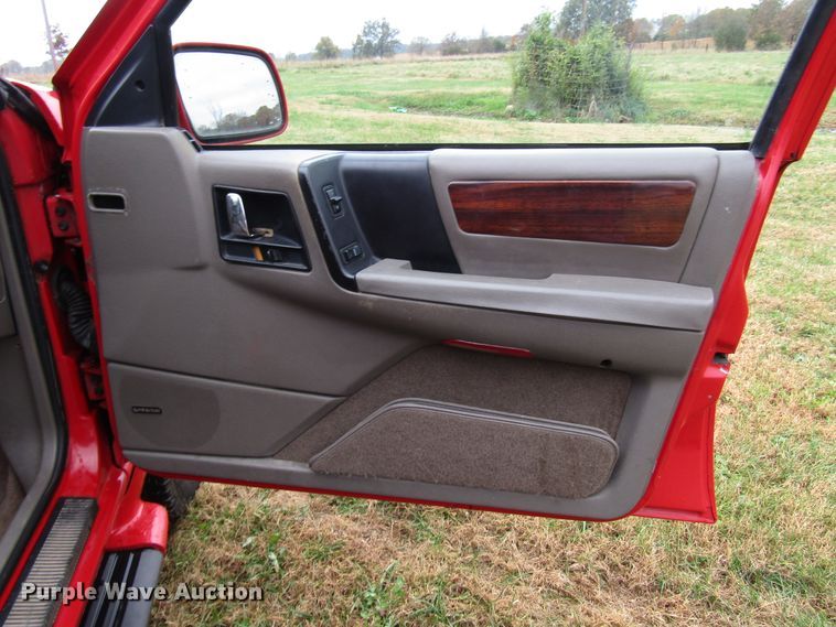 image for item DG6667 1995 Jeep Cherokee SUV