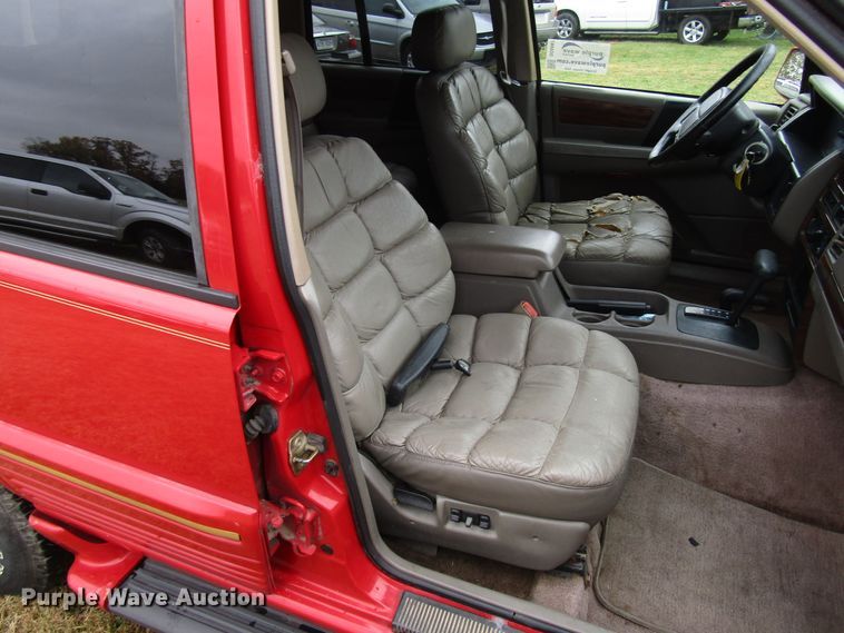 image for item DG6667 1995 Jeep Cherokee SUV