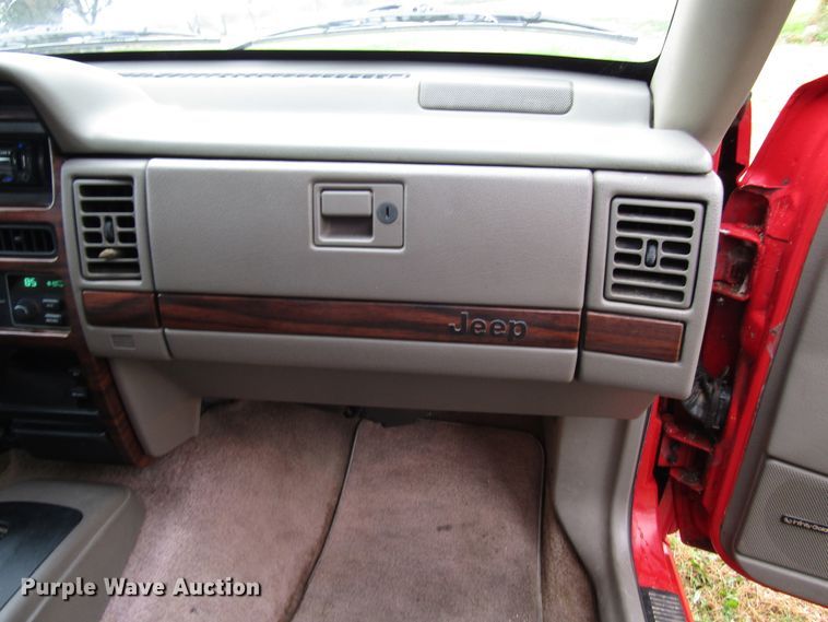 image for item DG6667 1995 Jeep Cherokee SUV