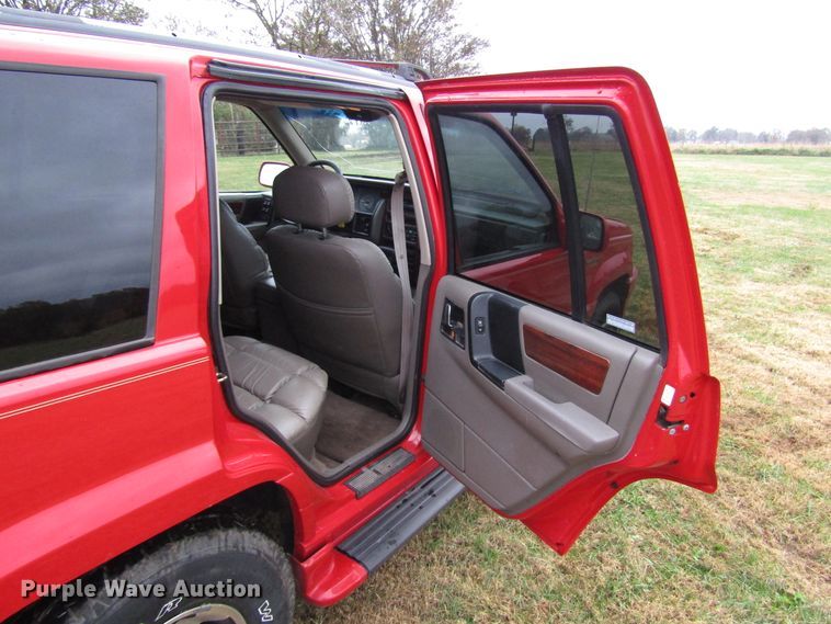 image for item DG6667 1995 Jeep Cherokee SUV