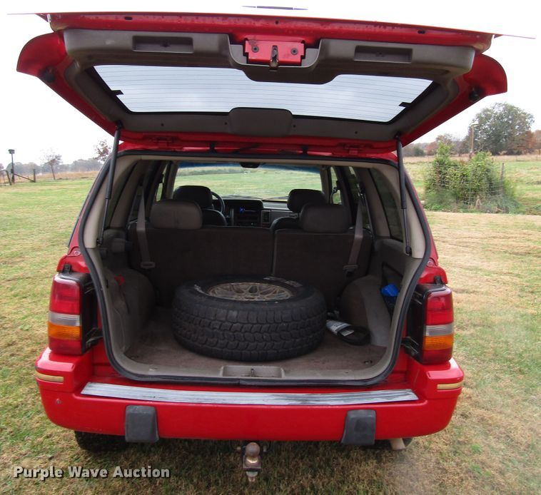 image for item DG6667 1995 Jeep Cherokee SUV