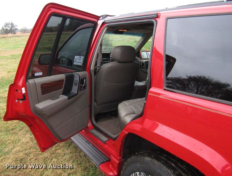 image for item DG6667 1995 Jeep Cherokee SUV