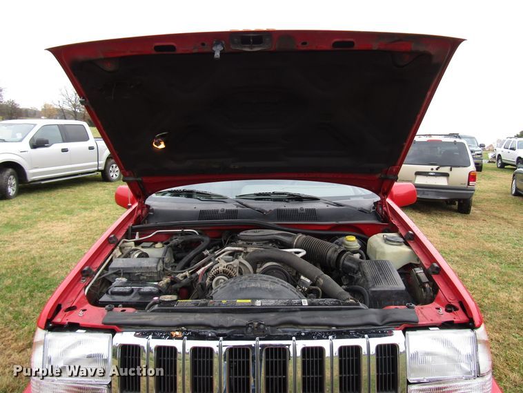 image for item DG6667 1995 Jeep Cherokee SUV