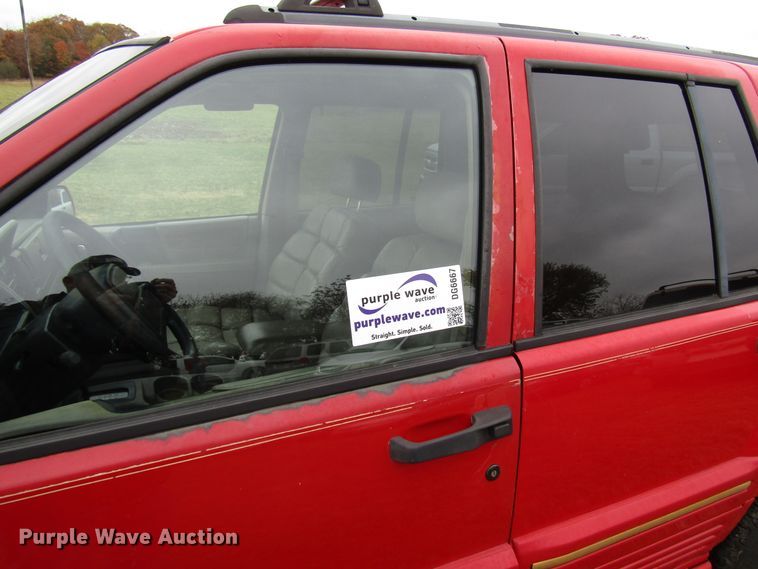 image for item DG6667 1995 Jeep Cherokee SUV