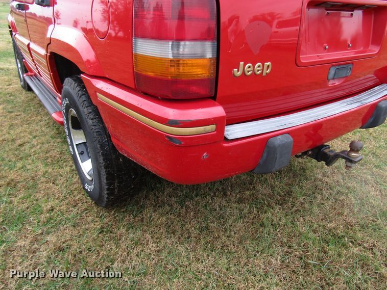 image for item DG6667 1995 Jeep Cherokee SUV