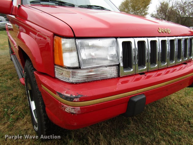 image for item DG6667 1995 Jeep Cherokee SUV