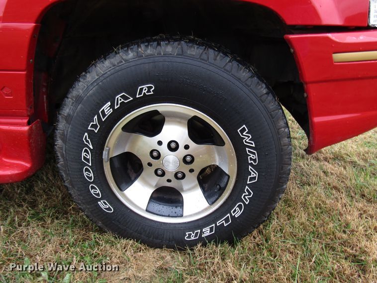 image for item DG6667 1995 Jeep Cherokee SUV