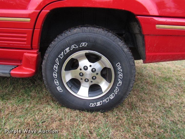 image for item DG6667 1995 Jeep Cherokee SUV