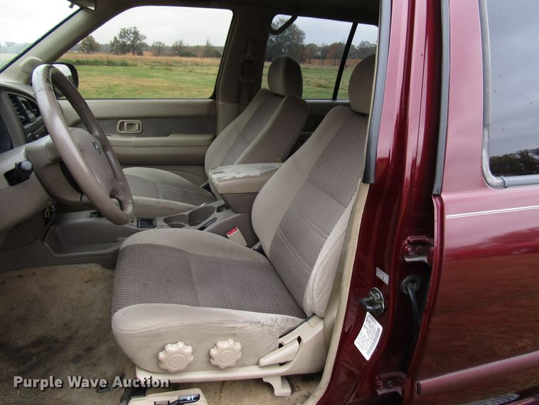 image for item DG6669 2002 Nissan Pathfinder SUV