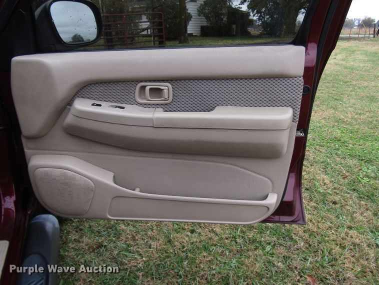 image for item DG6669 2002 Nissan Pathfinder SUV