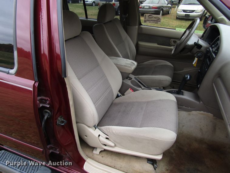 image for item DG6669 2002 Nissan Pathfinder SUV