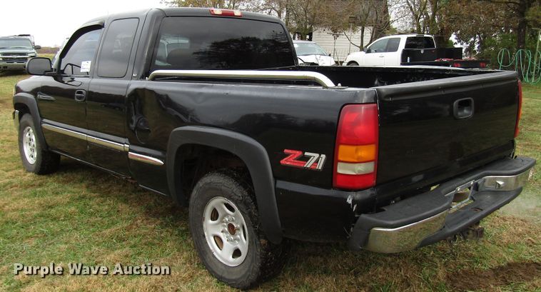 image for item DG6670 2001 GMC Sierra 1500 Ext. Cab pickup truck